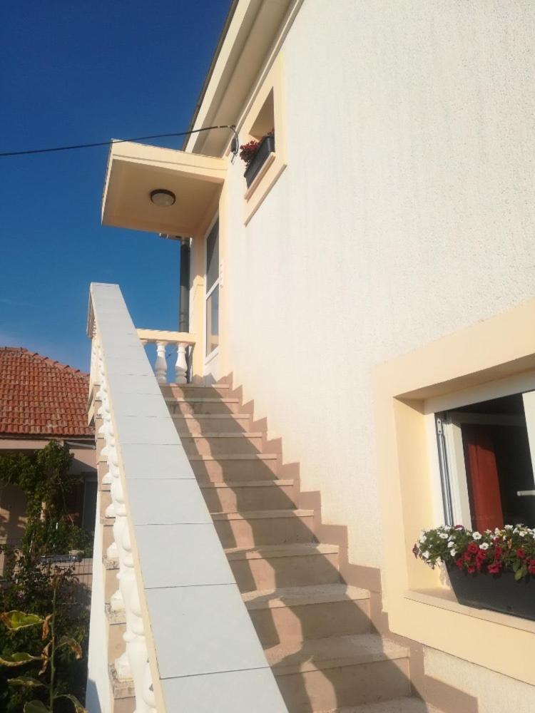 Apartment And Rooms Sidro Petrcane Exterior foto