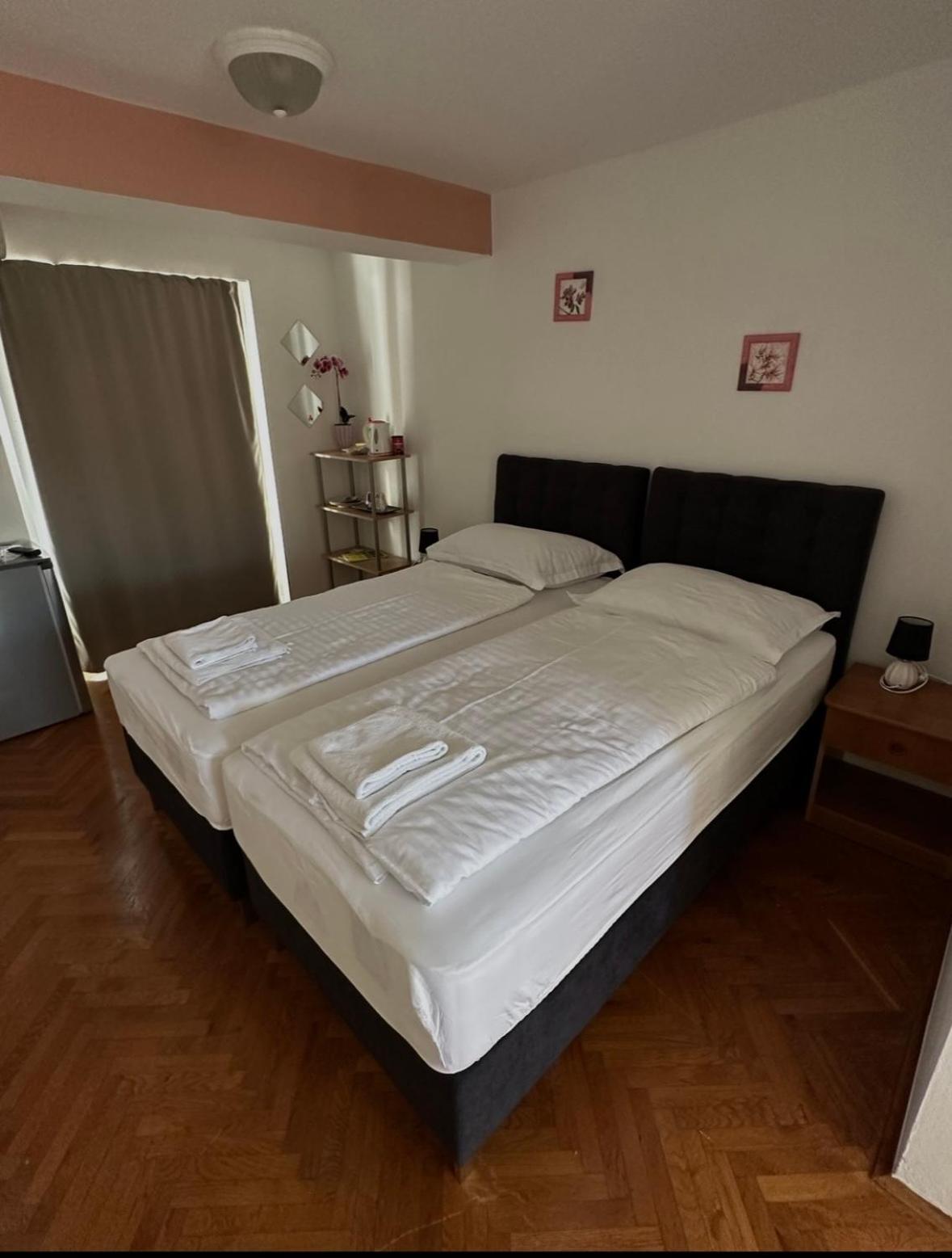 Apartment And Rooms Sidro Petrcane Exterior foto