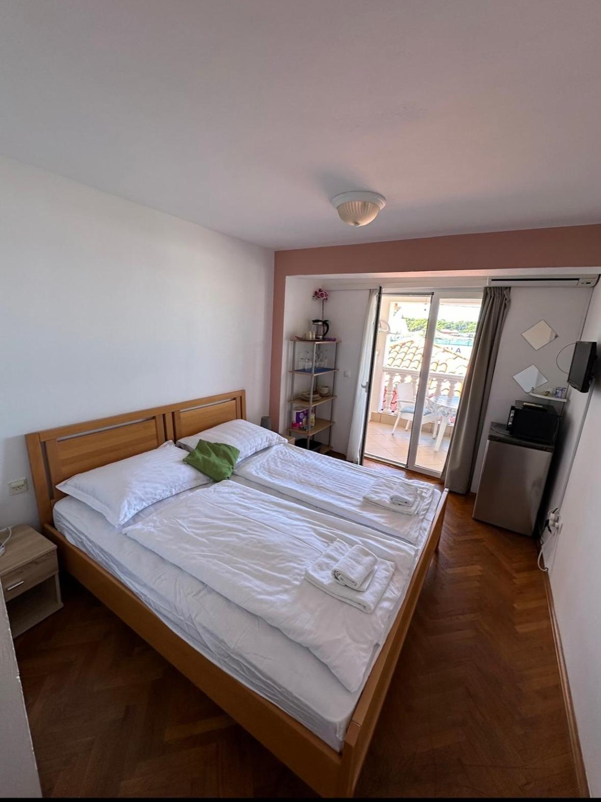 Apartment And Rooms Sidro Petrcane Exterior foto